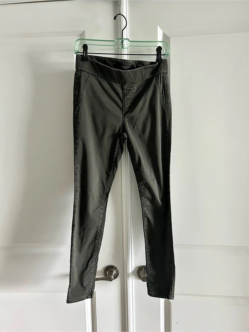 Liverpool Coated Skinny Pants in Olive